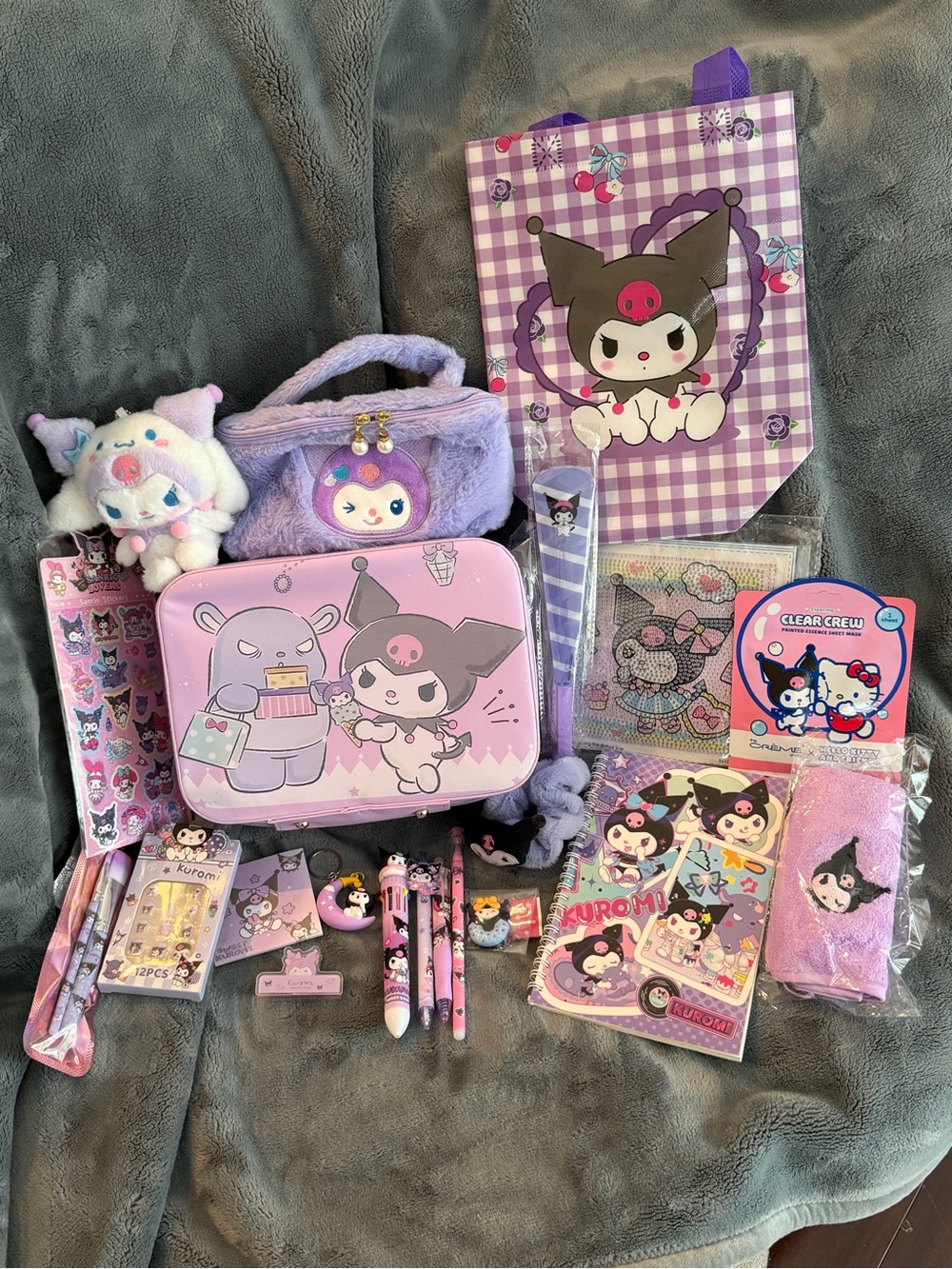 💜Sanrio Kuromi - 20+ Piece
Accessories Gift Set